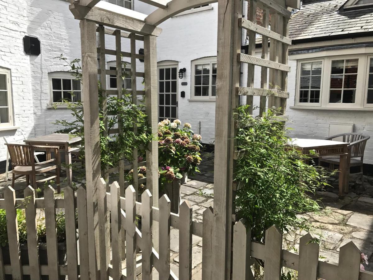 Courtyard Cottages Lymington, 2 Adults Only Экстерьер фото